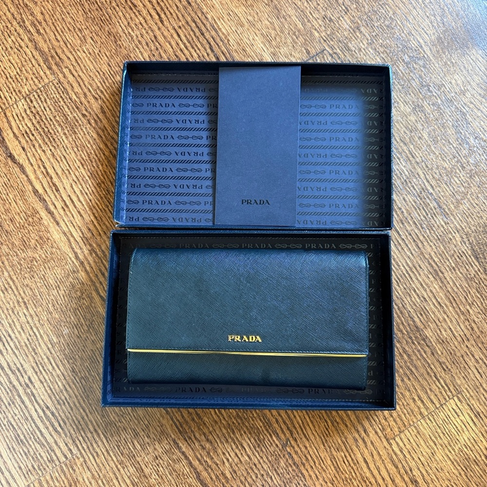 Saffiano NEW Prada Womans black Gold Wallet clutch bag perfect Authentic